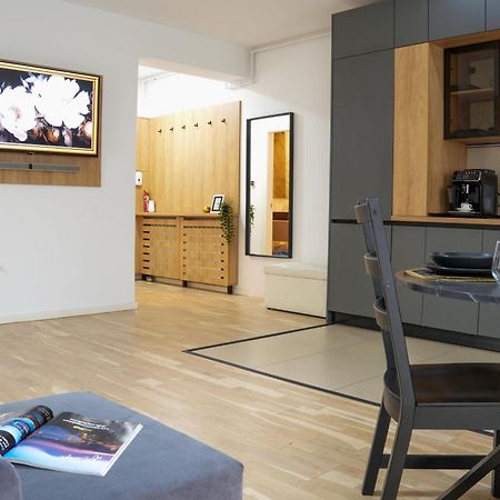 Sara - Stylish Apt With Balcony Near Piata Obor Bukarest Exterior foto